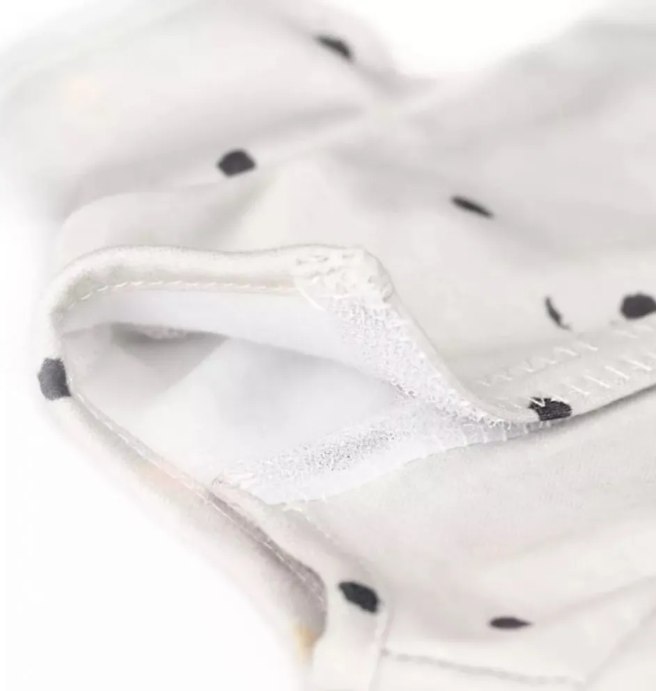 Skrållanisches graues Kleid mit Punkten für Puppen von 36 bis 40 cm